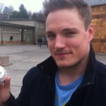 Eisbären-Profi wirft First-Pitch in Berlin