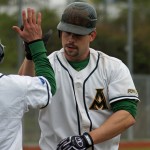 Heideköpfe gewinnen Pitcherduell unter Flutlicht 