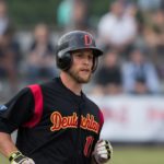 Christopher Goebel trainiert Flamingos im Winter