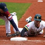 Titelverteidiger Heidenheim mit einer Hand am Meisterpott